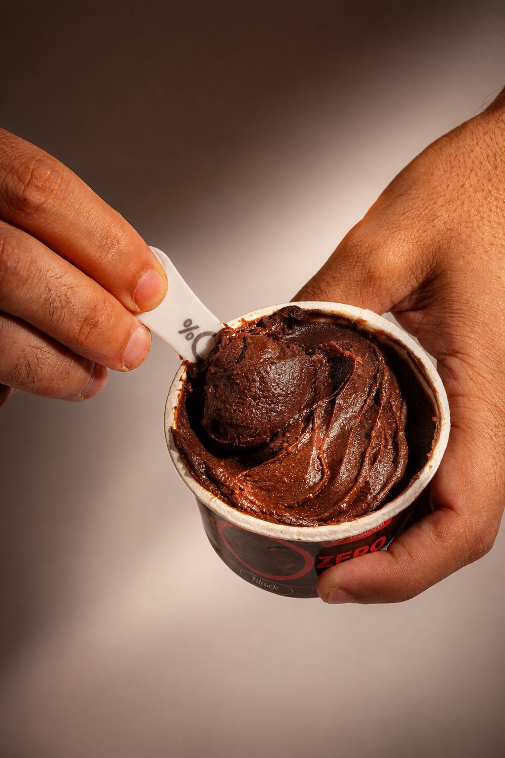 Brigadeiro Vício Zero sendo servido